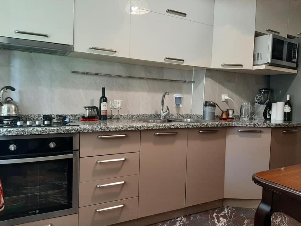 Apartment Жужуна Batumi Exterior foto